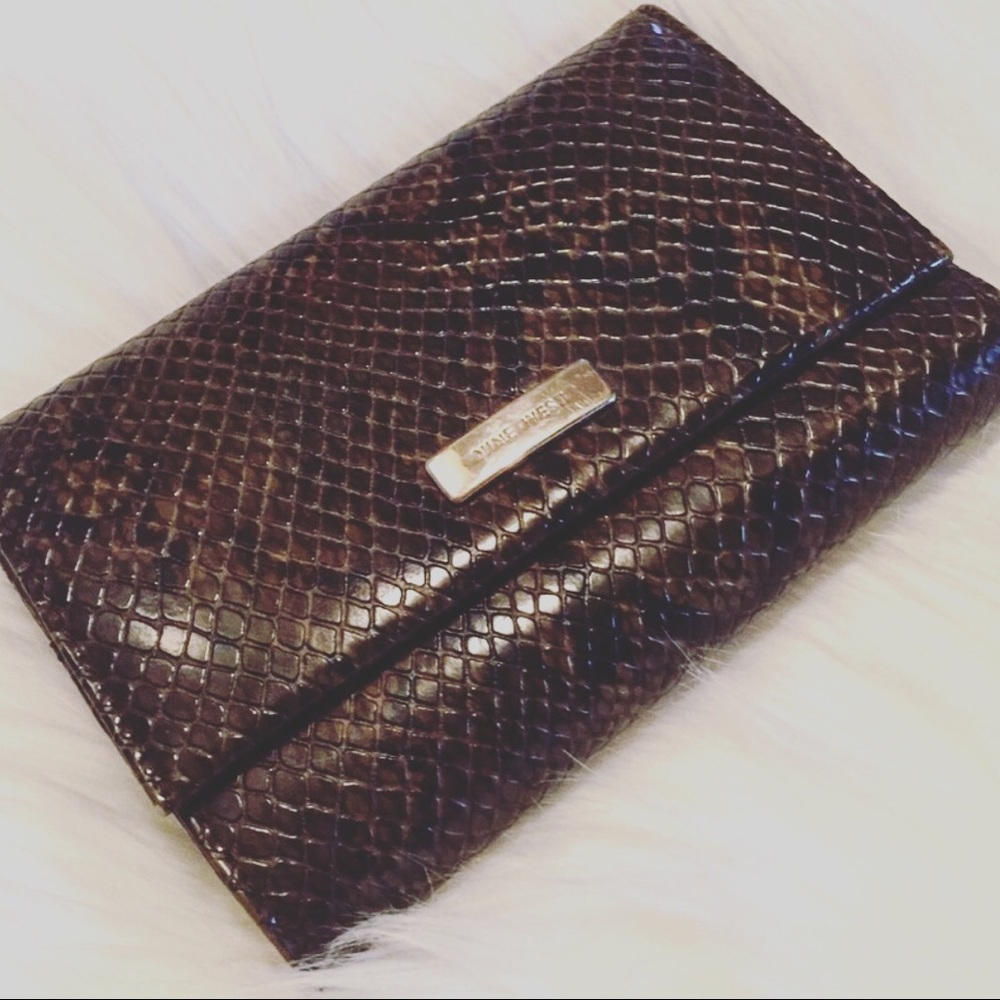 ✨🙀 $12 // S A L E ! ✌🏽Nine West Snakeskin Wallet